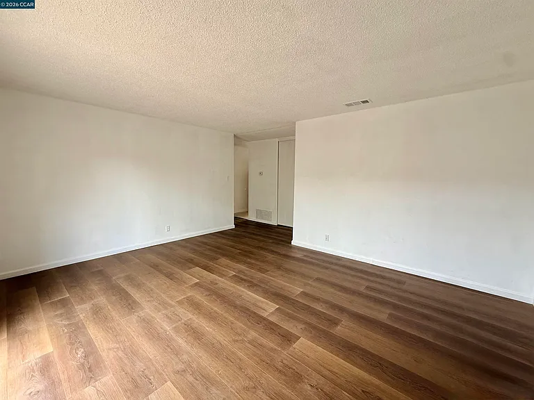 15 Lena Dr — Photo 8