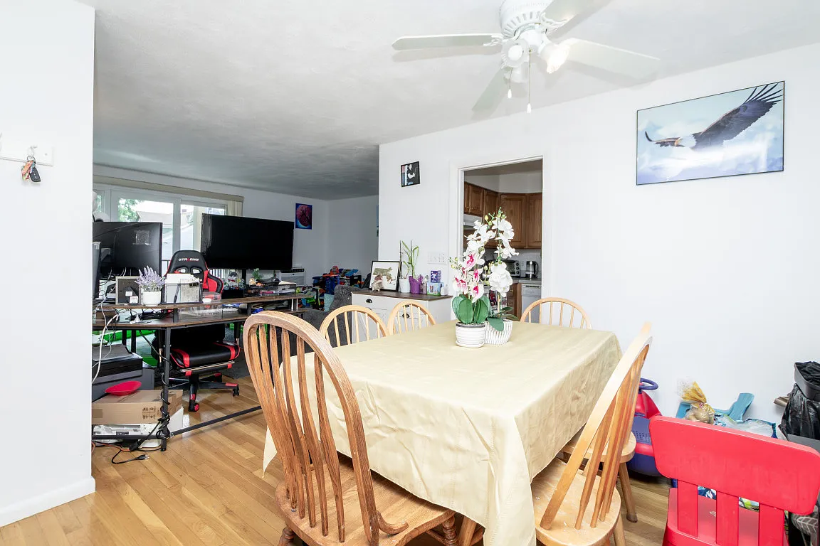 2 bed, 1.0 bath, 800 sqft, $2,500 — Photo 3