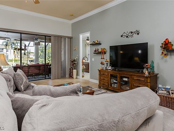 3rd image of 419 SW 40th Terrace Cpe