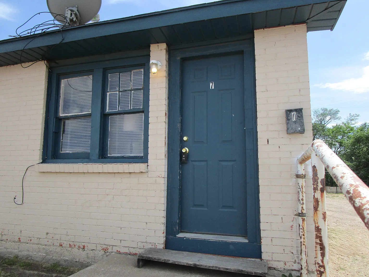 2 bed, $600 — Photo 1