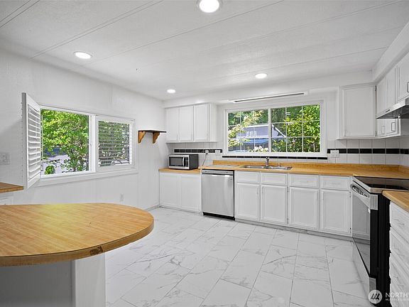 5th image of 2282 Yew Street #C1