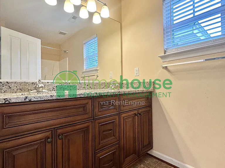 132 Filbert St — Photo 13