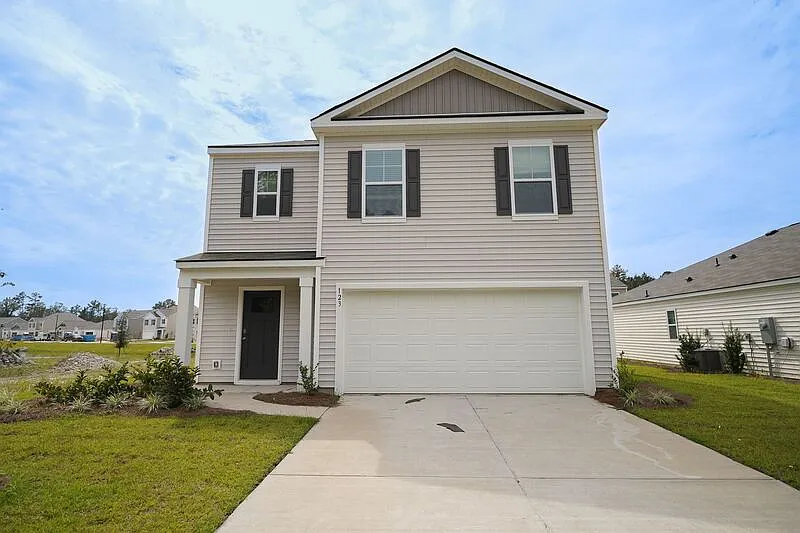 5 bed, 3.0 bath, 2361 sqft, $2,300 — Photo 2