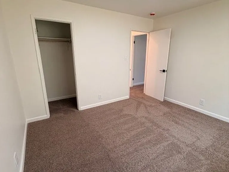Dixon Townhouse — Photo 54