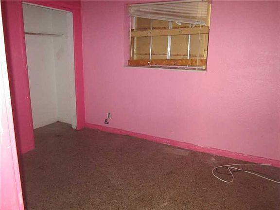 4th image of 151 NE 28th Ct