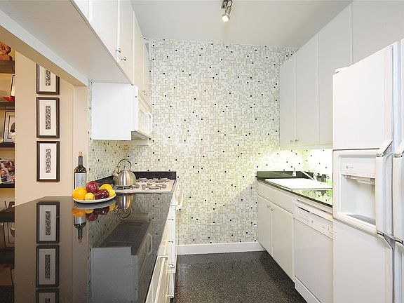 5th image of 150 Columbus Ave APT 8E