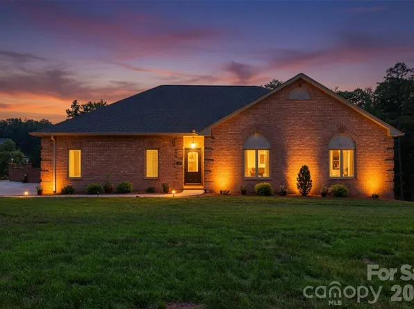 495 Windsor Dr, Taylorsville, NC 28681