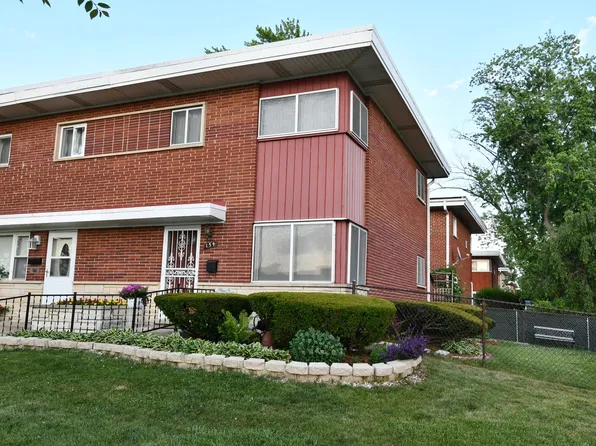 159 Village Ct, Des Plaines, IL 60016