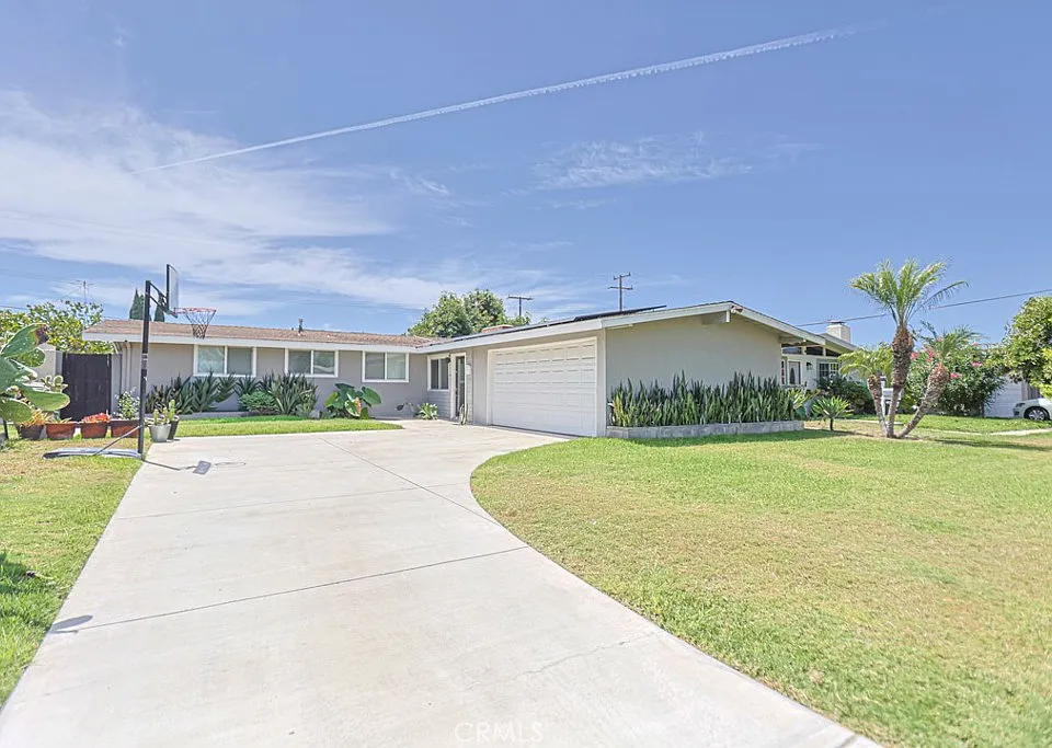 9102 Healey Dr