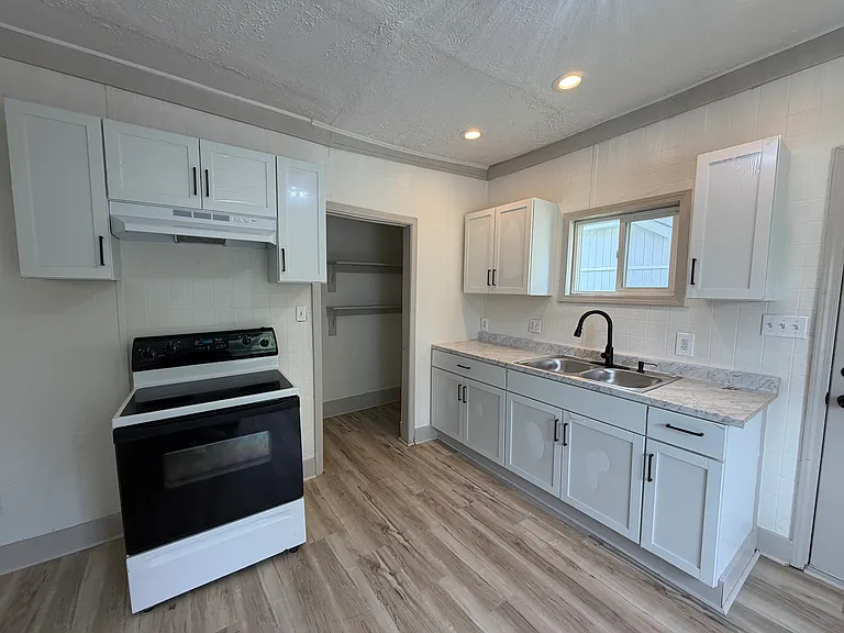 2201 E Riverside Dr #2201 — Photo 9