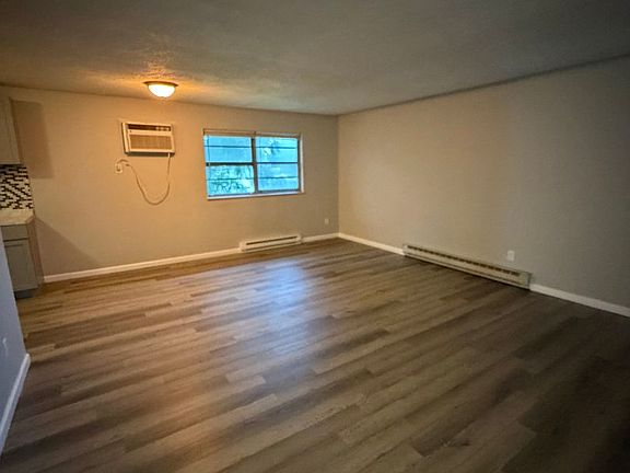 3rd image of 152 E Vienna St APT 5