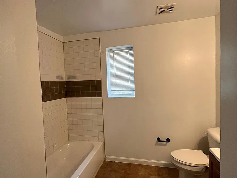 4300 Liberty Heights Ave #1D — Photo 8