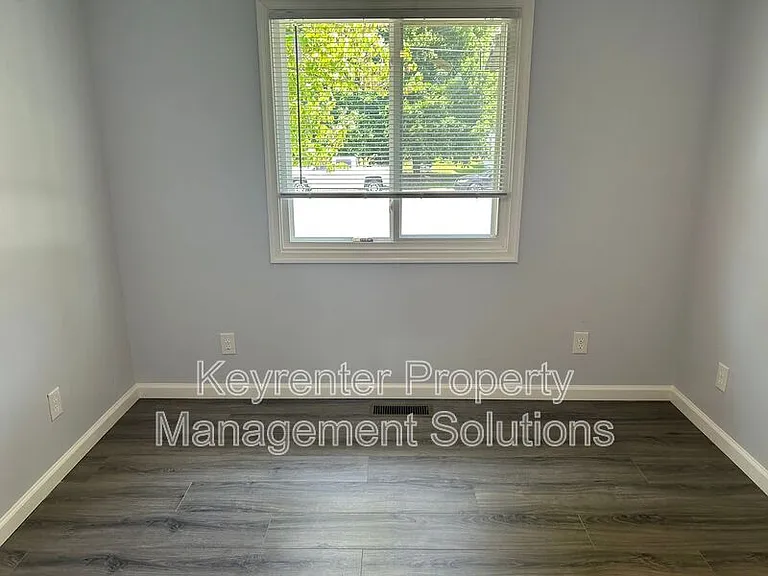 421 N Charlotte Ave — Photo 22