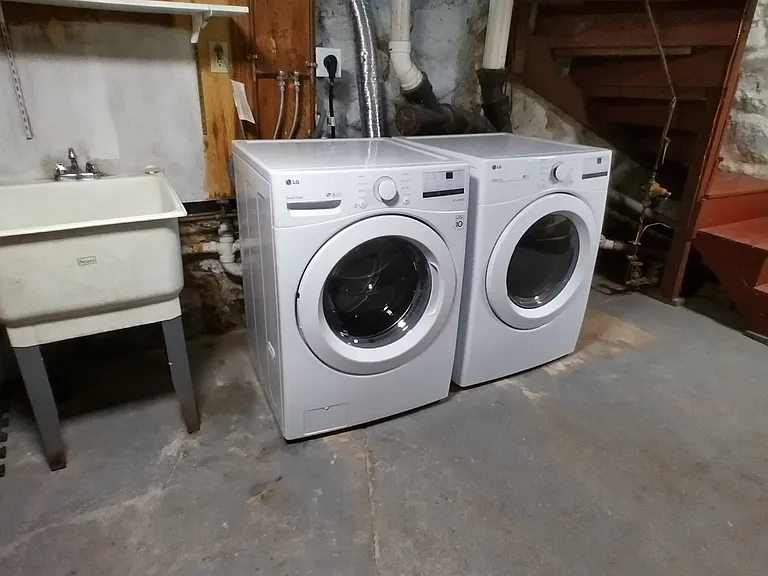 Washer and dryer provided in the basement