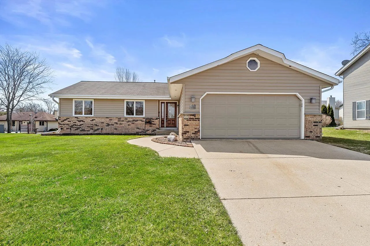 N78W15339 Haymeadow ROAD photo 1