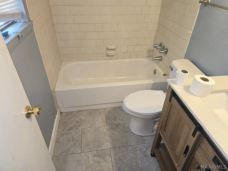 4259 Burtonway Dr — Photo 14