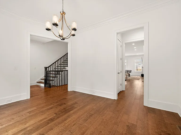 333 SE Eheart St — Photo 8