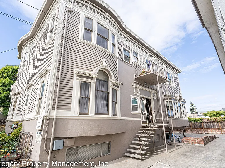 1809 Central — Photo 1