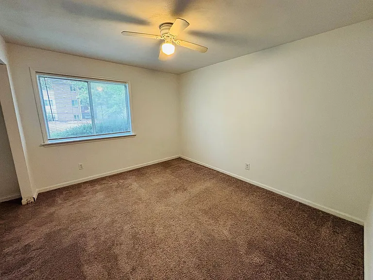 402B Berryfield Ln — Photo 11