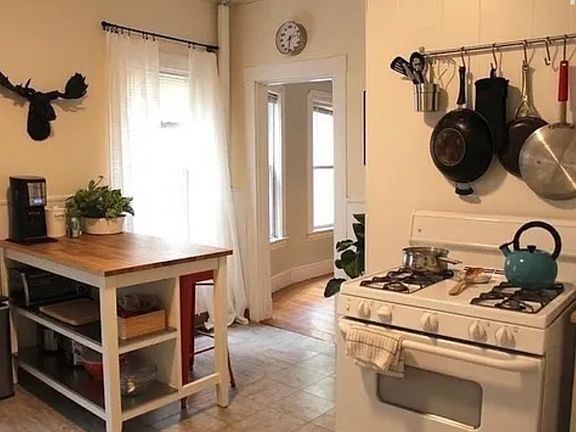 5th image of 229 Highland Ave #1