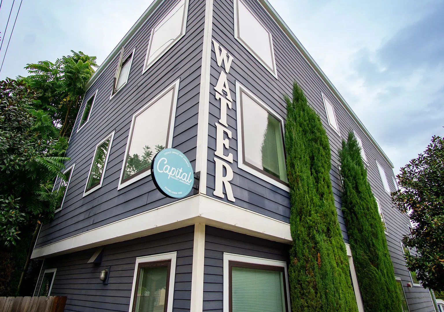 Chic & Modern Top-Floor Studio Near South Waterfront & OHSU — Photo 2