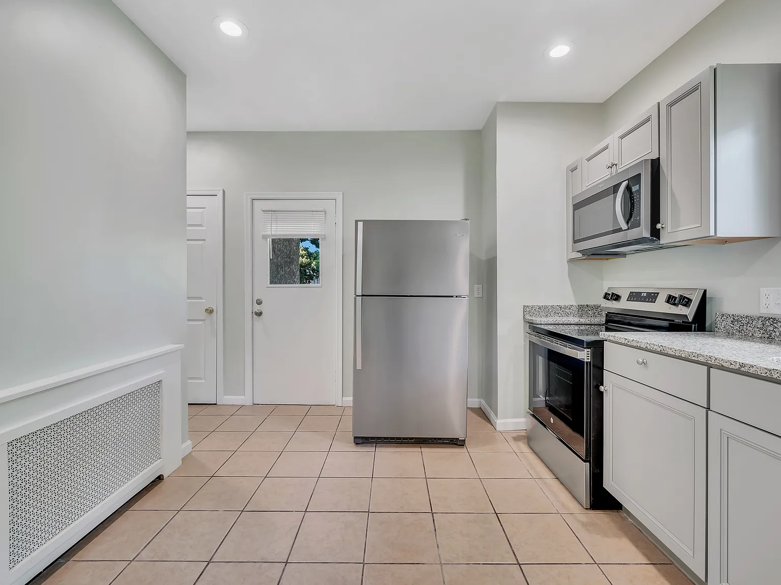 3 bed, 1000 sqft, $1,950 — Photo 4