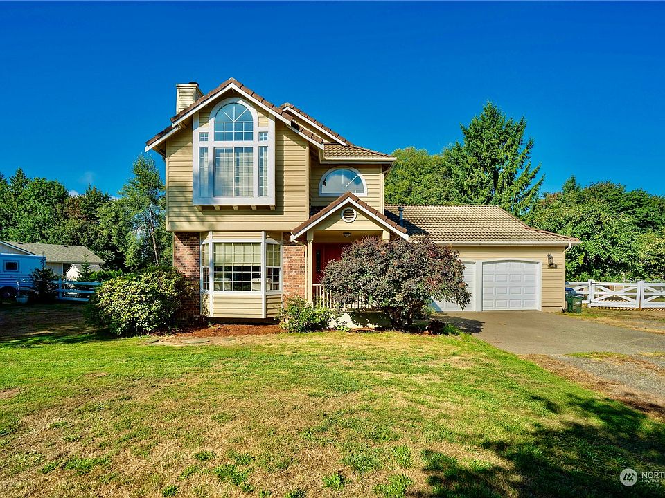 1st image of 3915 Foxhall Drive NE