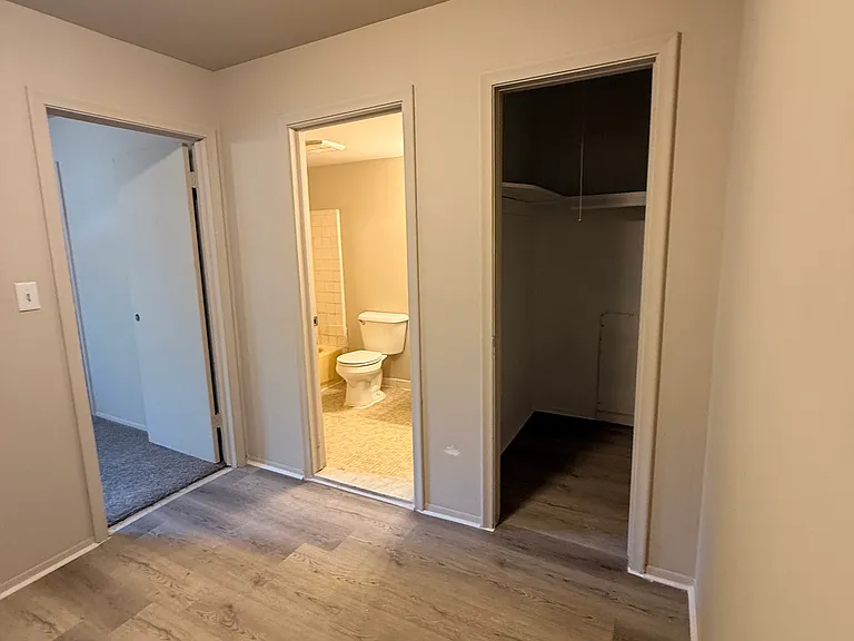 510 Henrietta St #5 — Photo 2