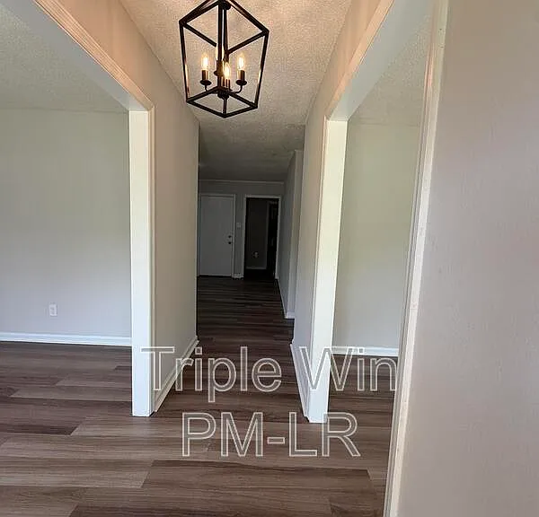 33 Single Oaks Dr — Photo 12