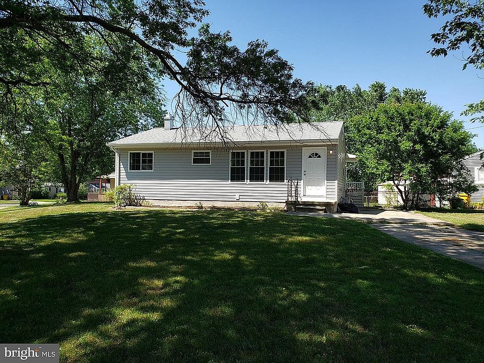 1st image of 100 Oak Springs Dr