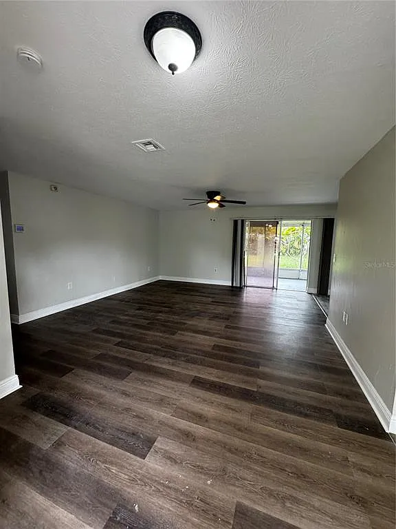 3 bed, 2.0 bath, 1174 sqft, $2,400 — Photo 2