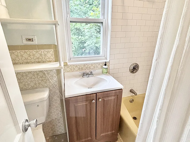 125 Winthrop St — Photo 15