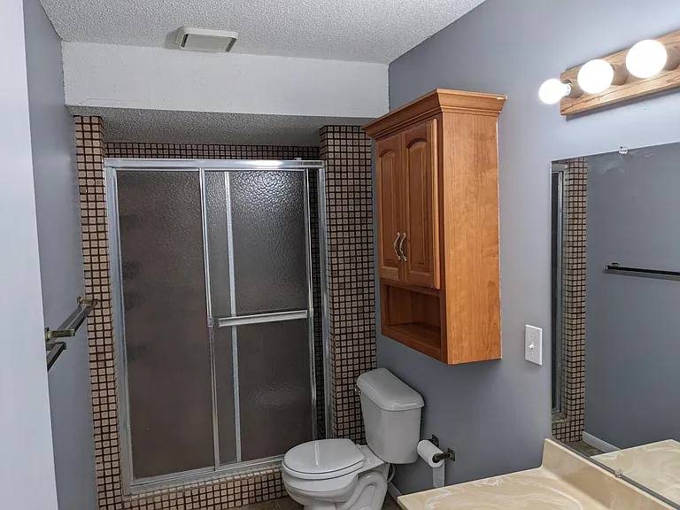 2300 Amberwood Dr — Photo 19
