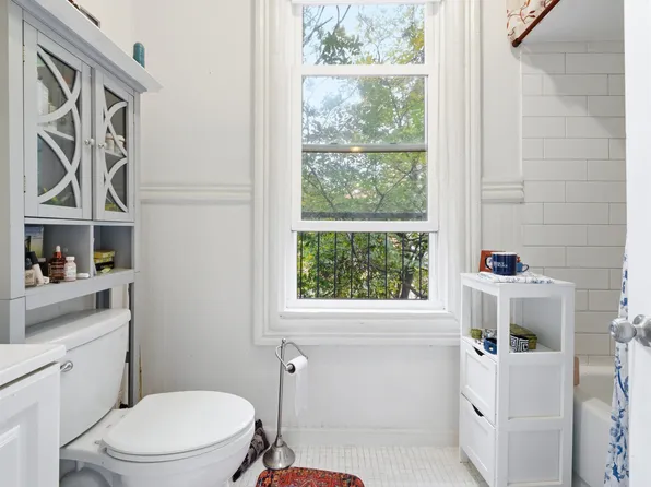 570 Jersey Avenue image 16 of 37