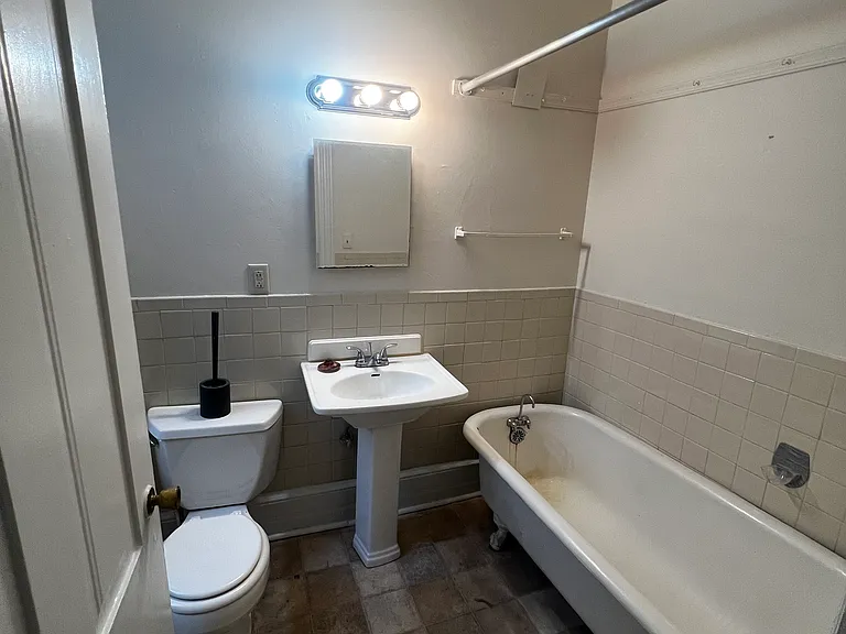 406 Highland Ave SW #2 — Photo 46