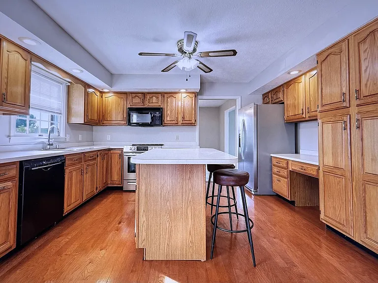 250 Savannah Dr #250 — Photo 12
