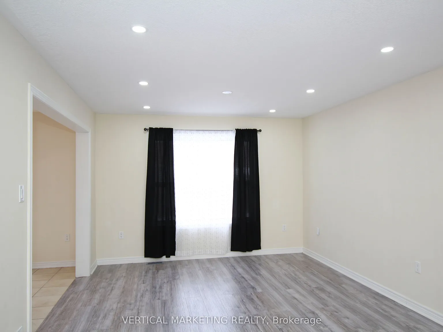 3 bed, $3,000 — Photo 2
