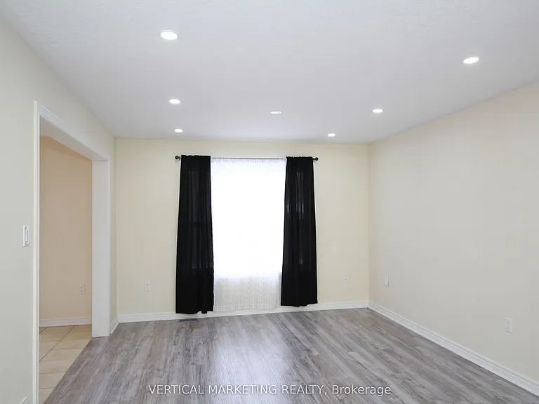 35 Buchanan Dr — Photo 2