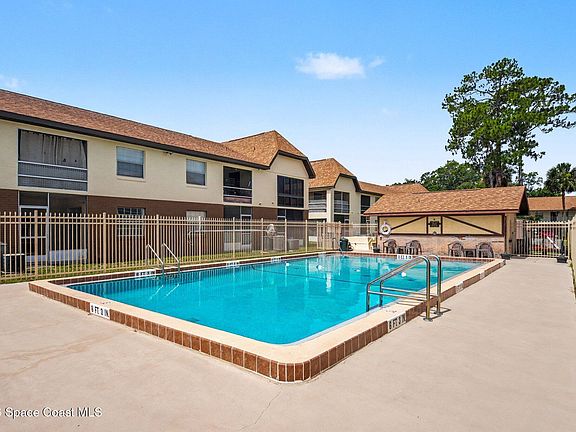3rd image of 3067 Sir Hamilton Cir #6