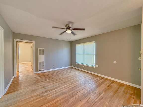 5th image of 239 AMADOR