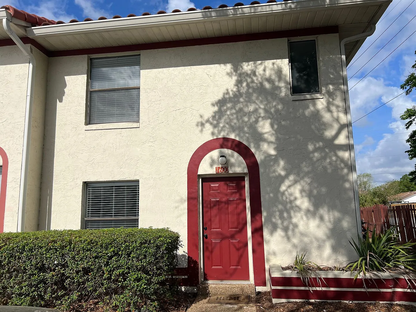 2 Bedroom 2 Bath - Beautiful Corner Townhome W. Hardwood Floors. NO PETS. — Photo 2