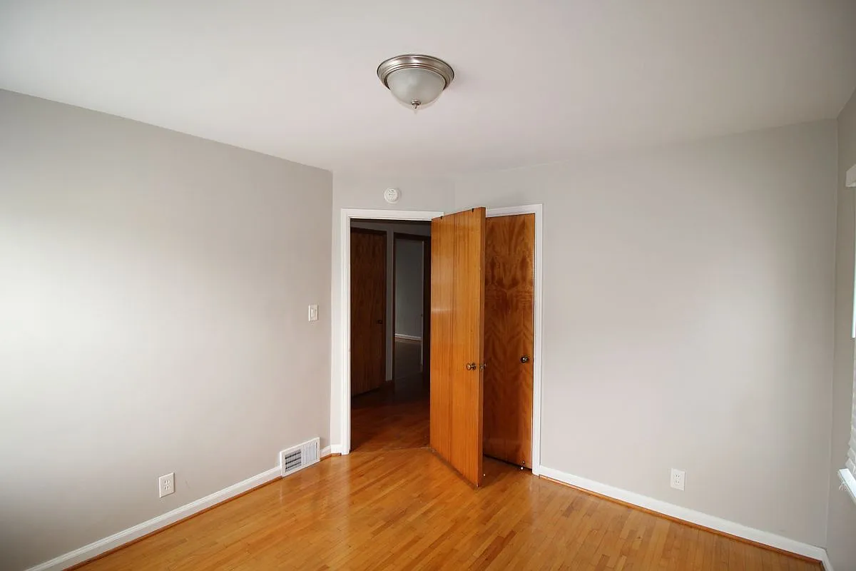 2 bed, 1.0 bath, 1200 sqft, $1,700 — Photo 3