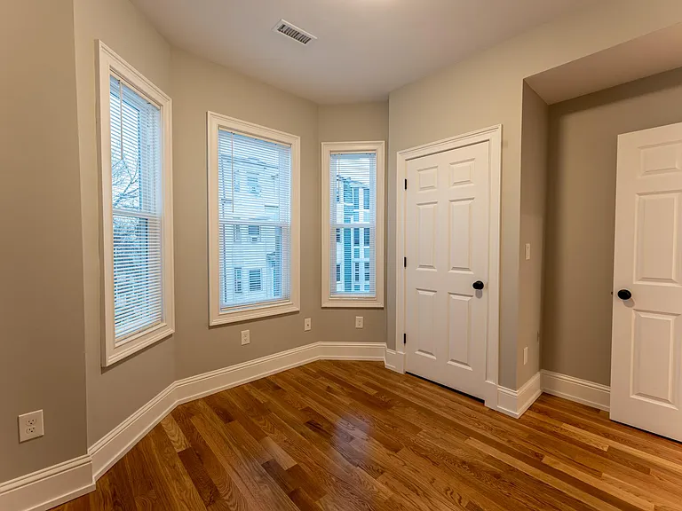 305 W 3rd St #2 — Photo 20