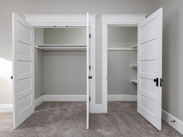 Elegant Renovation! HUGE 1 Bed 1 Bath Available Now! — Photo 16