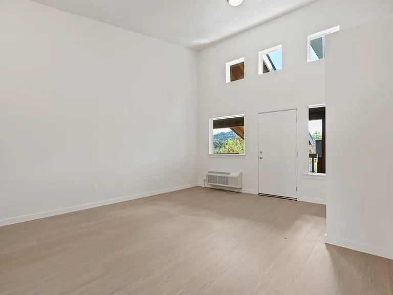 Duke Henry Flats — Photo 26