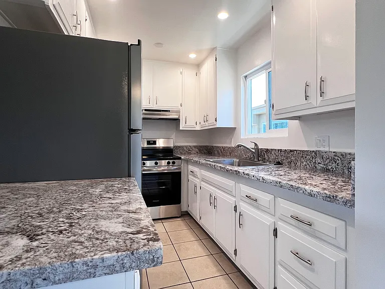 1419 S Orange Ave #15 — Photo 7