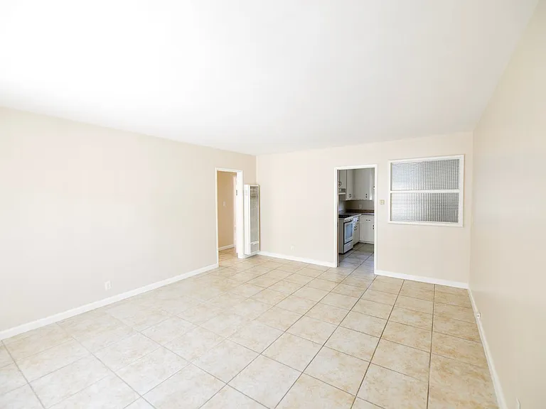 219 W Avenida Palizada — Photo 8