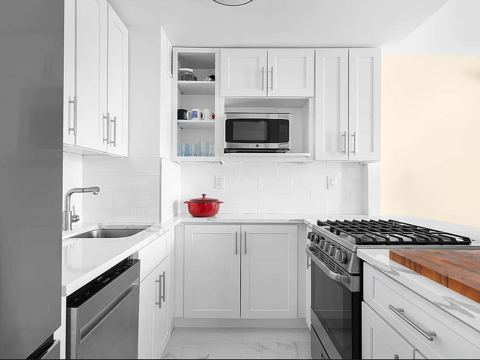 1st image of 50 Lexington Ave APT 20G