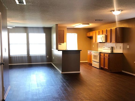 4th image of 318 Willowbrook Ln