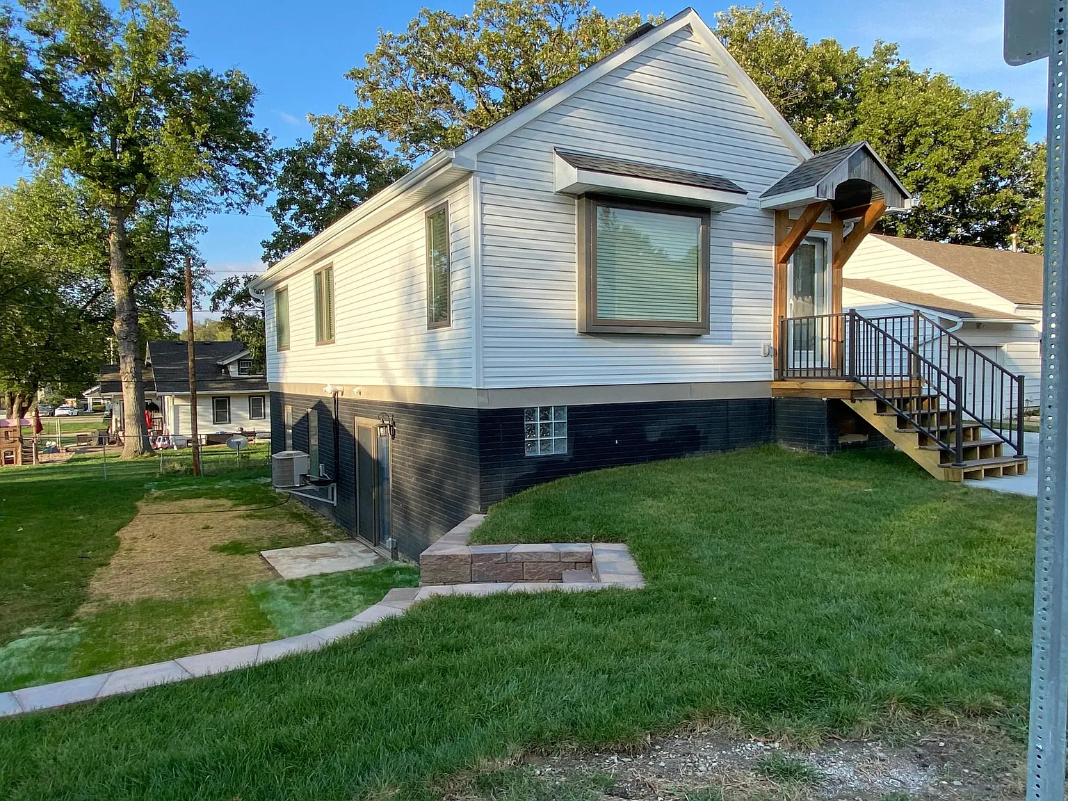 20490 Poplar St — Photo 3